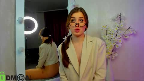 Kim online show from May 21, 9:07 am