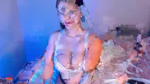 Snapshot of kim_perrii chatting on February 8, 8:32 pm Kim online show from February 8, 8:32 pm