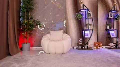 Kim online show from April 21, 3:52 pm