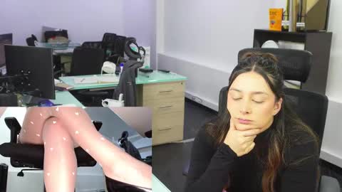 Snapshot of kimberly_clars chatting on February 21, 9:00 pm Kimberly 1200-1900 GMT-5 online show from February 21, 9:00 pm