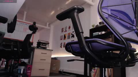 Kimberly 1200-1900 GMT-5 online show from June 12, 9:01 pm