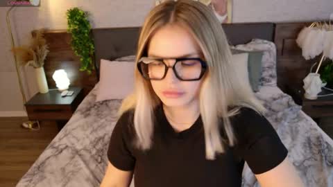 KimEvanss online show from May 22, 5:38 am