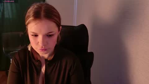 KimEvanss online show from July 18, 6:50 am
