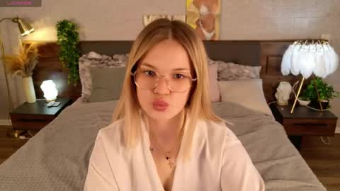 KimEvanss online show from May 14, 5:35 am