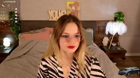 KimEvanss online show from May 2, 5:44 am