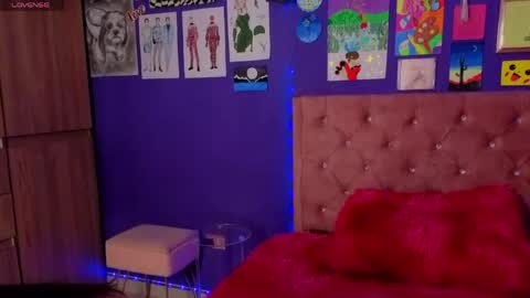 kimhilton online show from April 20, 3:31 am