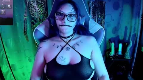   online show from November 4, 3:39 pm