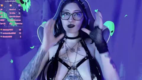 Kim Lennox online show from April 14, 2:28 pm