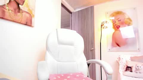 Snapshot of kimmberly_saenz_ chatting on January 25, 8:21 pm kimmberly_saenz_ online show from January 25, 8:21 pm
