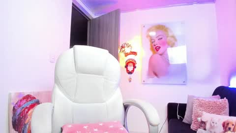 Snapshot of kimmberly_saenz_ chatting on December 28, 10:55 pm kimmberly_saenz_ online show from December 28, 10:55 pm
