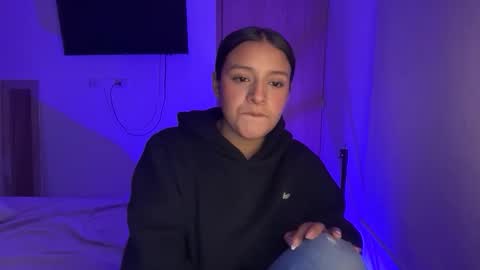 kimmi online show from April 1, 11:24 pm