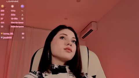 Snapshot of kimmie_shine chatting on October 10, 12:10 pm Your Kimmie follow me online show from October 10, 12:10 pm