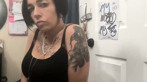 kimmiemode online show from October 21, 2:37 am