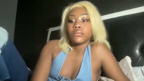 Bunniii online show from February 9, 7:05 am