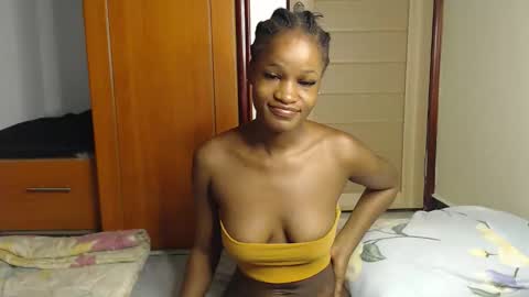 Snapshot of kira_255 chatting on October 31, 7:23 am mimi online show from October 31, 7:23 am