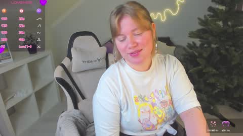 Snapshot of kira_citro chatting on December 8, 3:13 pm Kira  NEXT STREAM December 4 5pm CET  11am EST online show from December 8, 3:13 pm