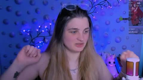 kira_melt online show from April 15, 2:12 am