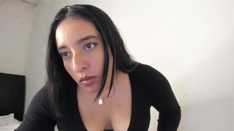 kira_stormm online show from November 1, 4:44 pm