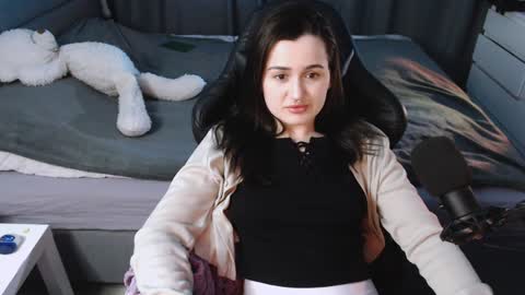 Snapshot of kira_yammy chatting on January 4, 10:34 pm Kira follow me online show from January 4, 10:34 pm