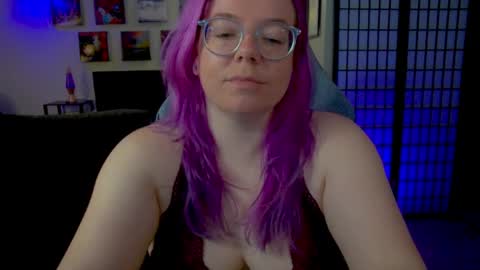 KiraSpitQueen online show from April 5, 3:49 am