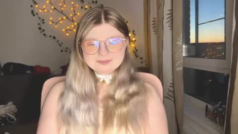 KiraYume online show from June 18, 10:14 pm