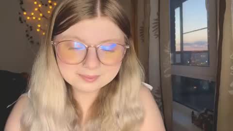 KiraYume online show from June 17, 10:33 pm