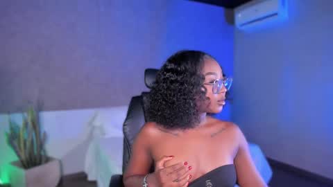 kishalove_ online show from November 17, 11:11 am