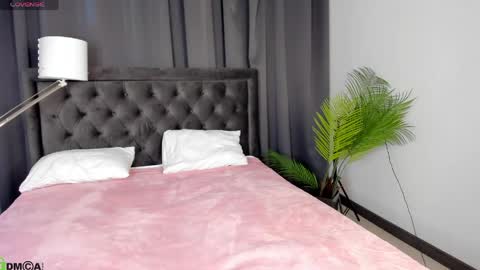 Chloe online show from April 18, 3:31 am