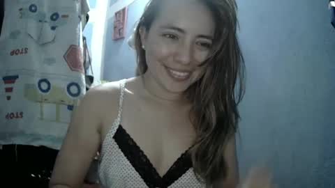 Snapshot of kissmelovejummy chatting on October 8, 9:02 am Erika paul online show from October 8, 9:02 am