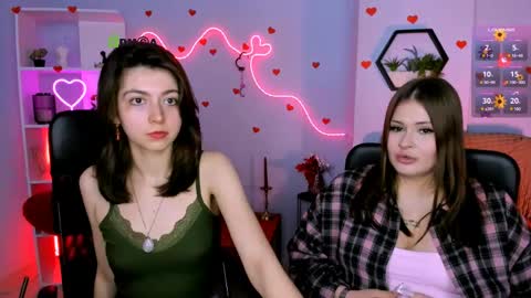 kitniss online show from April 8, 8:11 pm