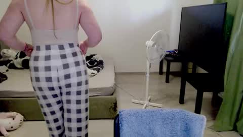 Jennyblonde and Emmabrunette online show from February 27, 1:22 pm