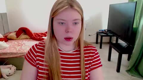 Jennyblonde and Emmabrunette online show from February 18, 11:42 am