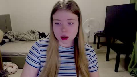 Jennyblonde and Emmabrunette online show from December 21, 2:32 pm