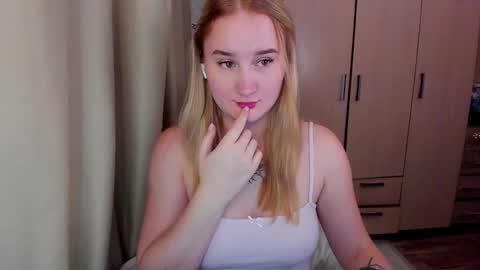 kitten_sun online show from March 3, 1:22 am