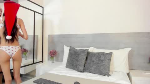 kitty_444_ online show from December 18, 11:37 am