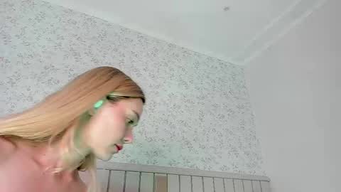 sophie online show from April 7, 6:43 pm