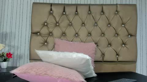 kitty eloays online show from April 15, 7:58 pm