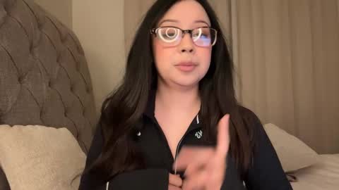 mia online show from January 8, 11:10 am