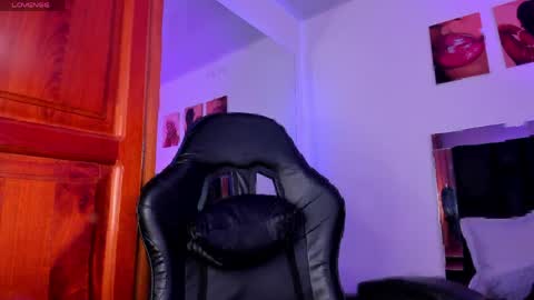 kitty online show from April 15, 5:13 pm