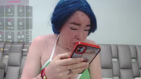 kittywhiteass online show from January 14, 4:17 am