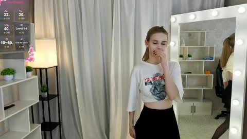 Lilu online show from April 4, 5:06 am