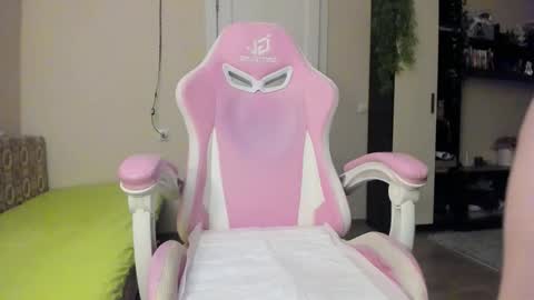 Laura online show from March 27, 4:51 pm