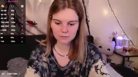 Snapshot of komorebbi chatting on December 8, 10:36 pm Marta online show from December 8, 10:36 pm