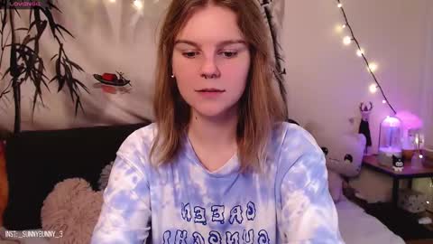 Snapshot of komorebbi chatting on December 5, 10:45 pm Marta online show from December 5, 10:45 pm