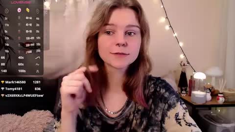 Snapshot of komorebbi chatting on January 19, 6:00 pm Marta online show from January 19, 6:00 pm