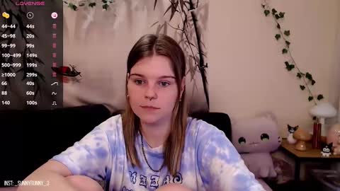 Snapshot of komorebbi chatting on March 8, 10:45 pm Marta online show from March 8, 10:45 pm