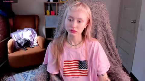 kris_grant online show from April 12, 10:29 am