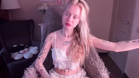 kris_grant online show from November 15, 10:38 am