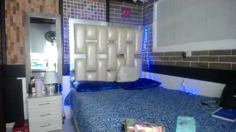 kriss_sweetboobs online show from February 28, 11:36 am