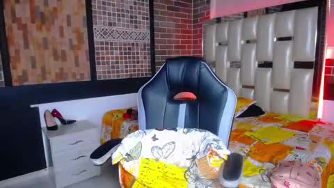 kriss_sweetboobs online show from September 13, 4:15 pm